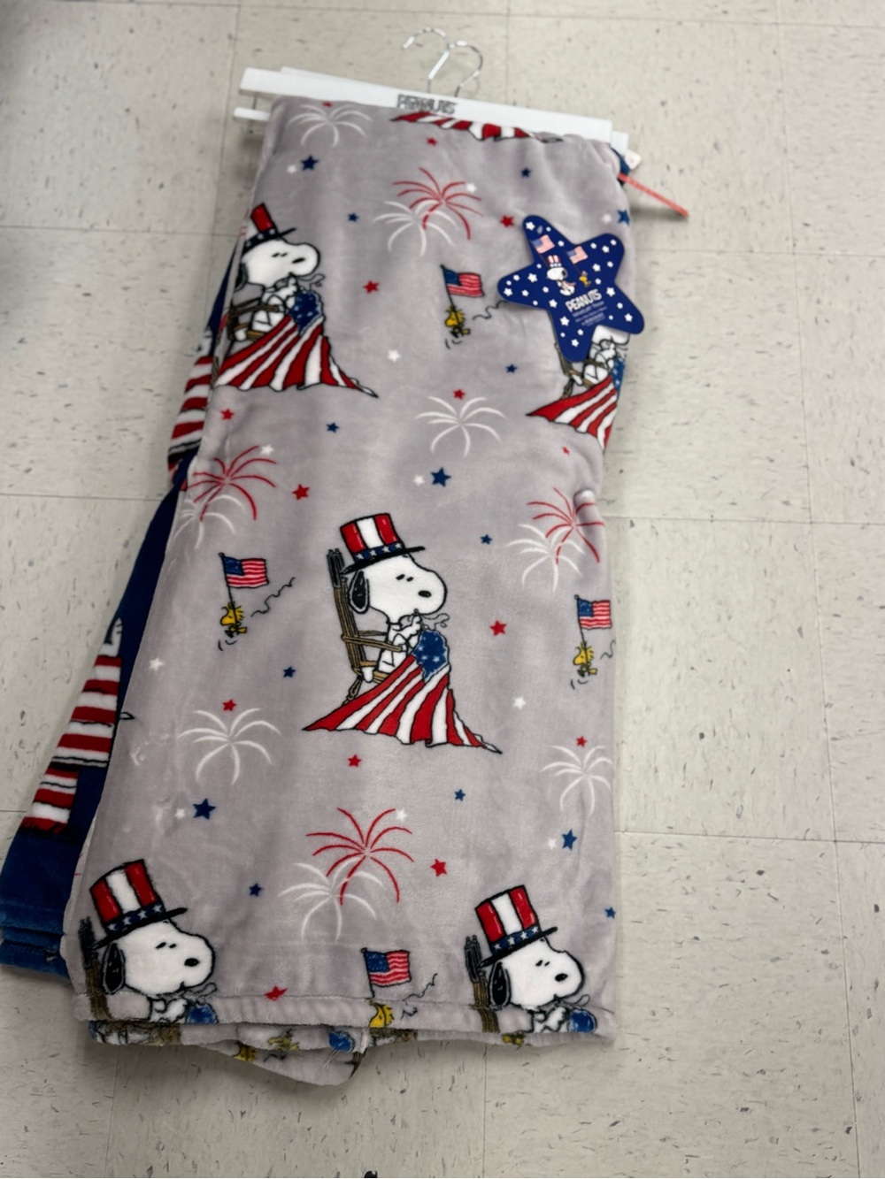 2 Peanuts Patriotic Snoopy Fleece Throw Blanket - Red, White & Blue - Picture 3 of 4